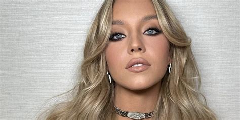 Sydney Sweeney looks unbelievable in topless video.
